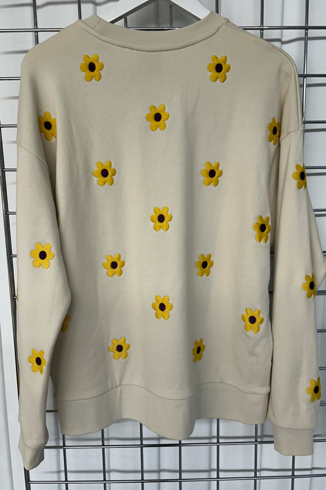 Sample: Flower Embroidered Sweatshirt - Oat - Small
