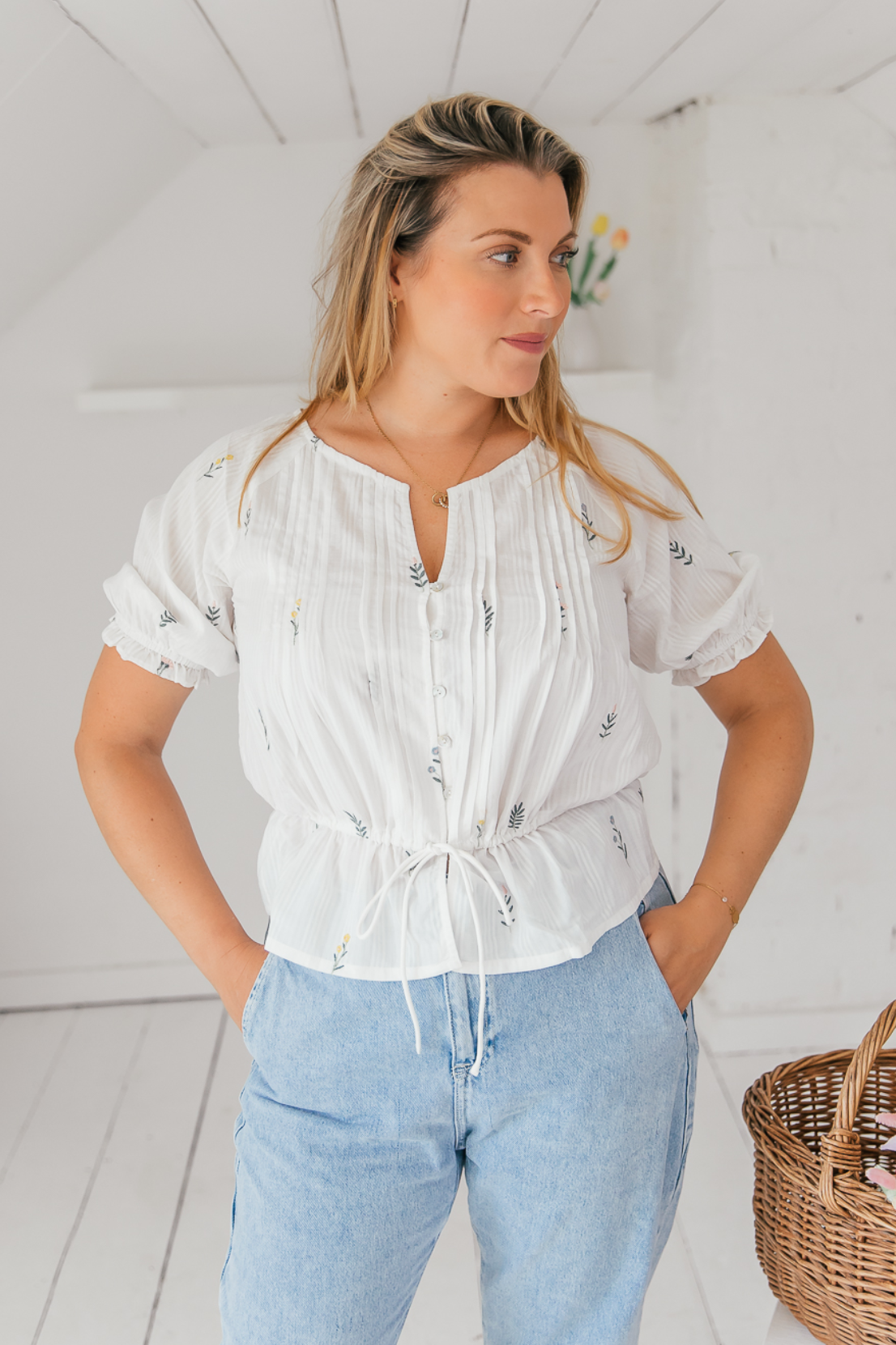 Gaby - Floral Embroidered Blouse