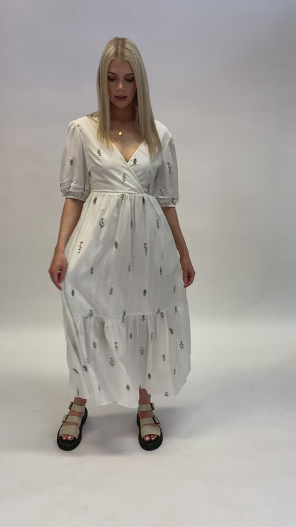 Amanda - Floral Embroidered Dress